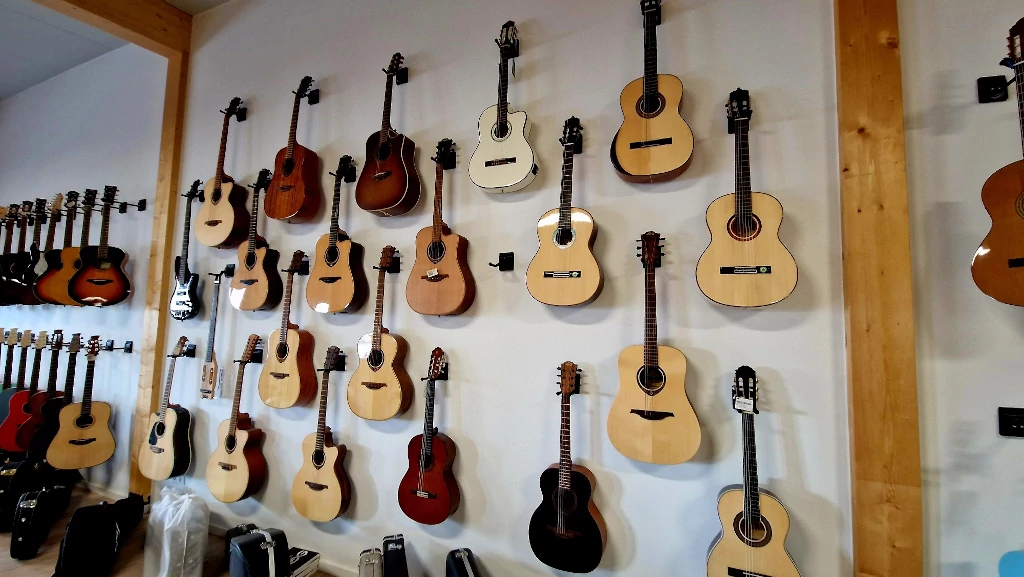 gitarrenwand-musikvilla