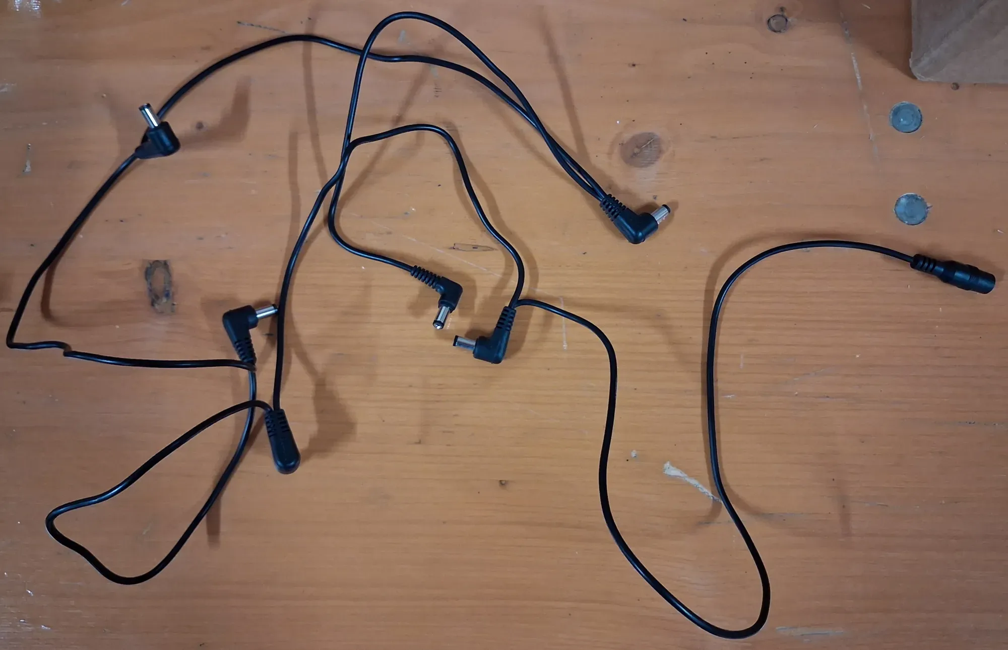 PWT05 Universelles 9V-Netzteil - B-Ware