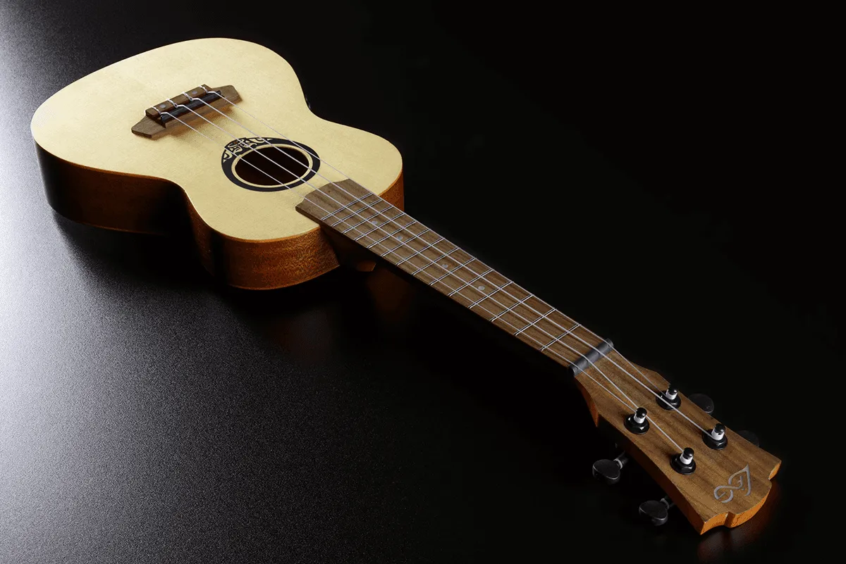 TKU150CE E-Konzertukulele