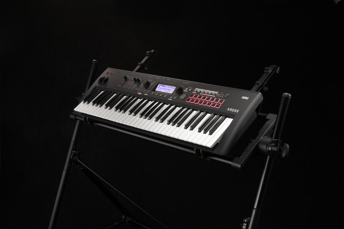 KROSS2-61 digital Synthesizer