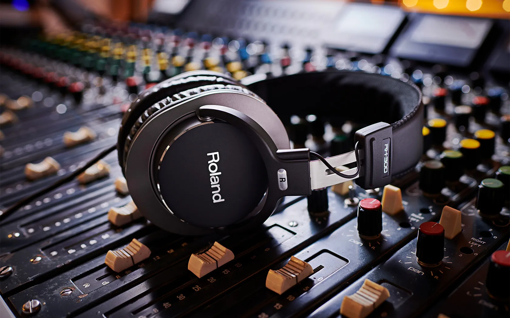 RH-300 Monitor Headphones